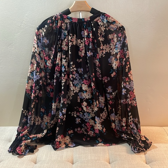 Vici Floral Blouse - Picture 3 of 6